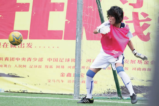 范運(yùn)杰客串門將，才止住了本方連續(xù)丟球的頹勢