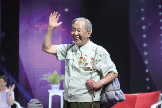 83歲，張立修打行軍包依然很迅速