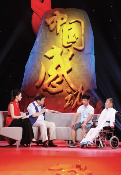 肇恒君（右一）天生殘疾，但是他自兒時起就有著一個音樂夢