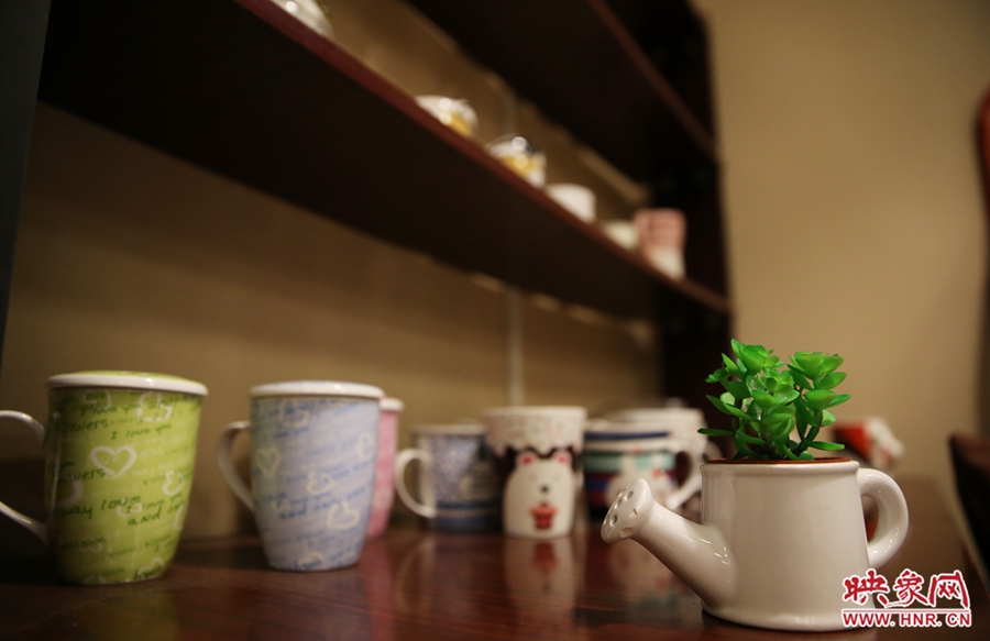 書(shū)店內(nèi)促銷用的杯子。