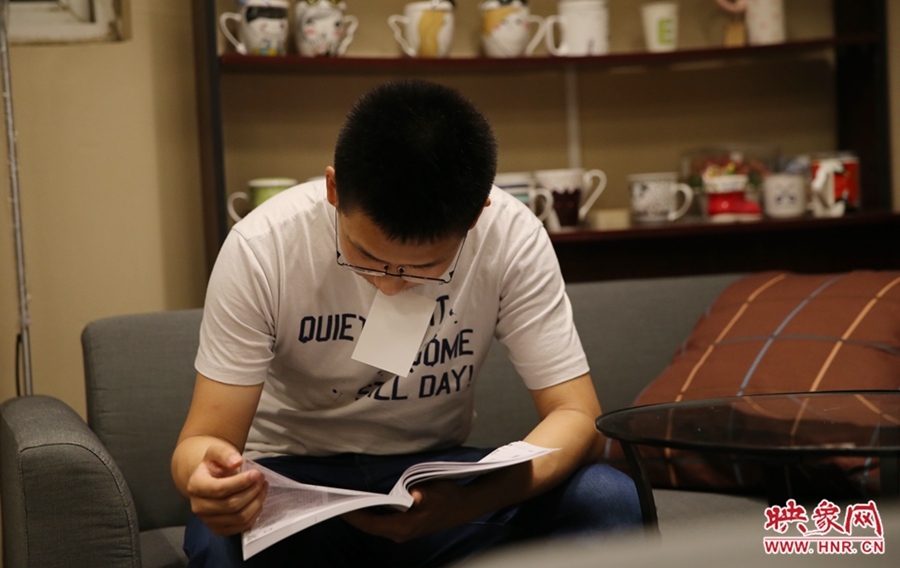 楊栗，22歲，某大學(xué)大三學(xué)生：喜歡這種看書(shū)的環(huán)境。