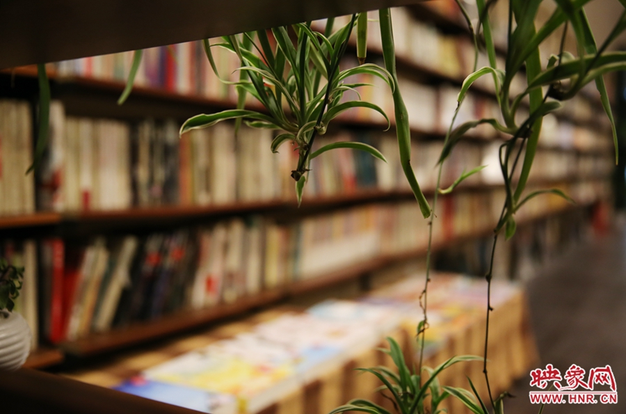 書(shū)店內(nèi)的裝飾。