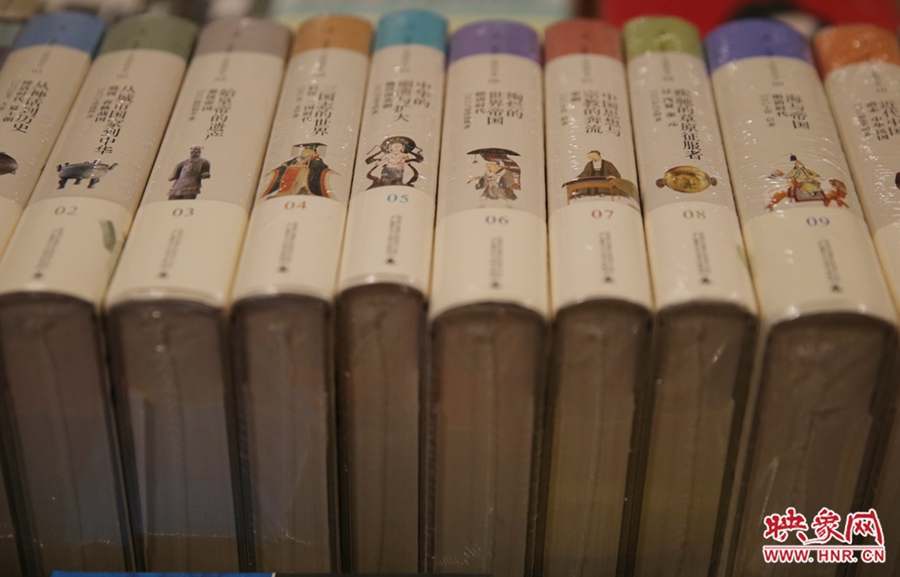 書(shū)店內(nèi)的書(shū)。