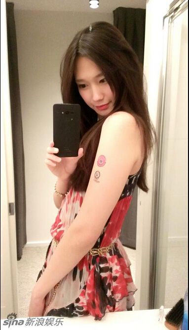 有顏有胸！日本變性美女性感迷人走紅網(wǎng)絡(luò)