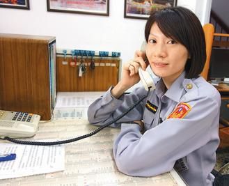 　　27歲的臺灣高雄市鹽埕區(qū)女警王文君，留一頭俏麗短發(fā)，身高175公分。《聯(lián)合報》圖